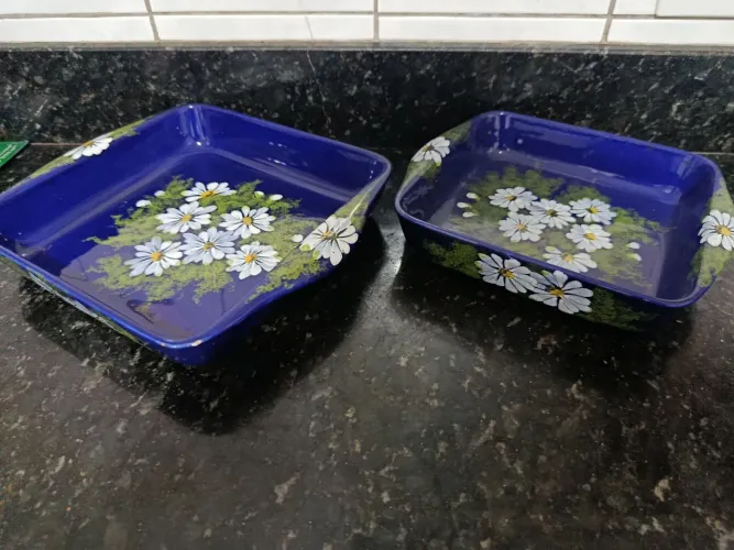 ? Par de Travessas/Peças Decorativas em Porcelana Antiga - Azul com Flores Pintadas