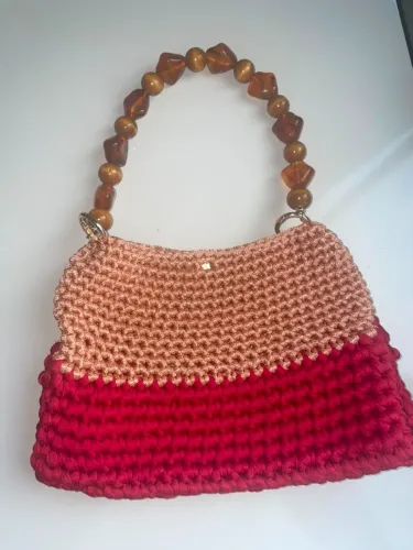 Bolsa Crochê de Luxo Bicolor Rosê e Vinho - Alça de Resina Âmbar
