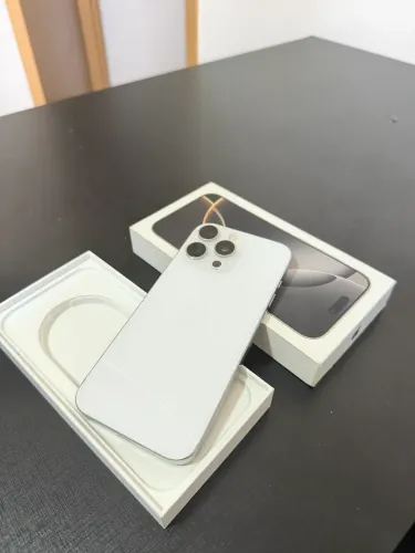 IPhone 16 pro MAX 256 GB bateria 96%