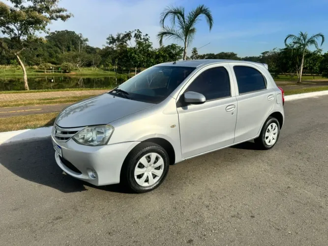Toyota Etios X 1.3 Flex 16V 5P Mec. 2015