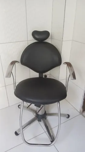 Cadeira de salão seminova