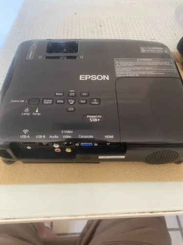 Vendo retroprojetor Epson modelo H552A