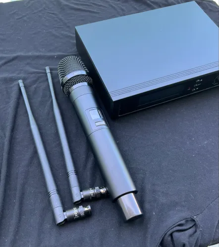 Microfone sem fio akg