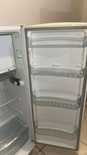 Vendo geladeira consul semi nova