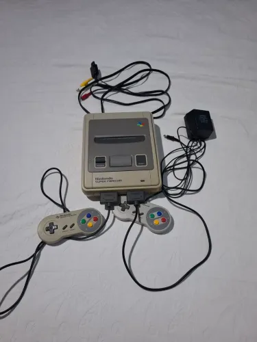 Super Famicon, cabo av(original) , fonte (original) e dois controles (originais)