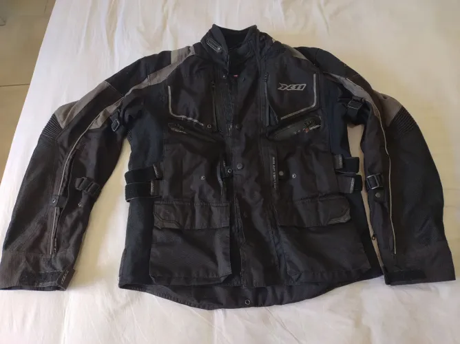 Jaqueta motociclista X11 e calça motociclista TEXX