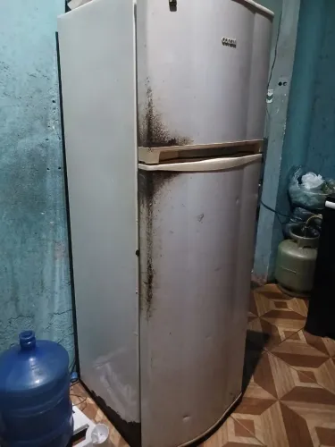 Vende se essa jaladeira fros fri gelando Bem