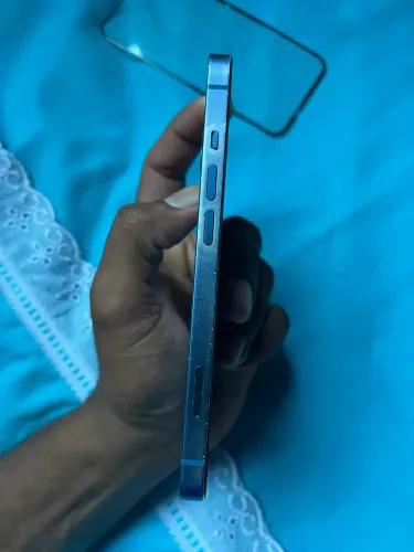 iPhone 13 pra retirar as peças
