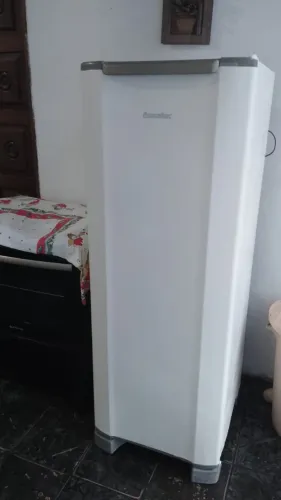 VENDE-SE GELADEIRA