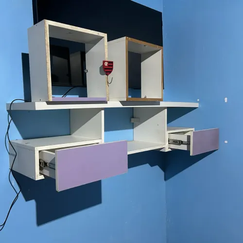 Hack de parede com nichos para tv