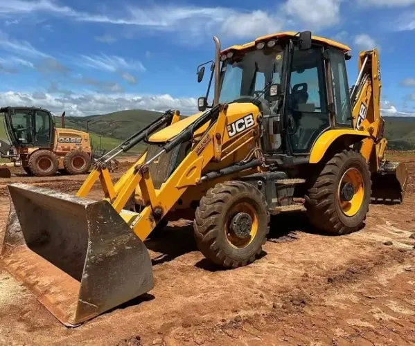 Retroescavadeira JCB 3CX 2022 | 1.800 Horas