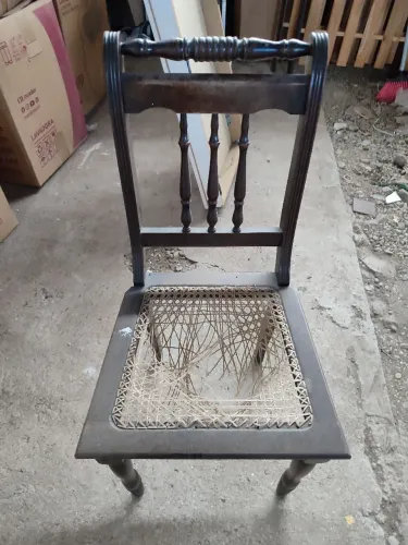 Cadeira antiga avulsa