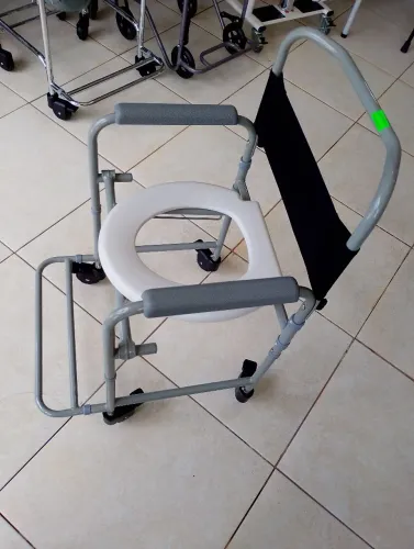Cadeira de rodas de banho