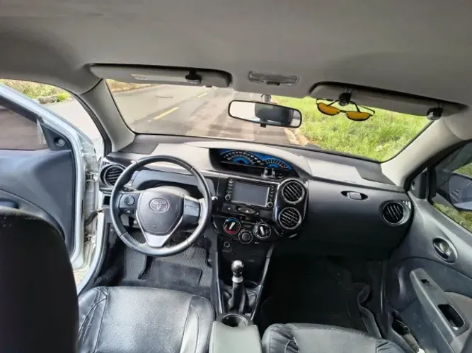 Toyota Etios Platinum Sed. 1.5 Flex 16V 4P Mec. 2016