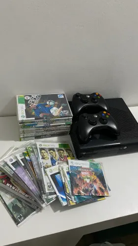 XBOX 360 - 2 CONTROLES - 40 JOGOS - DESBLOQUEADO