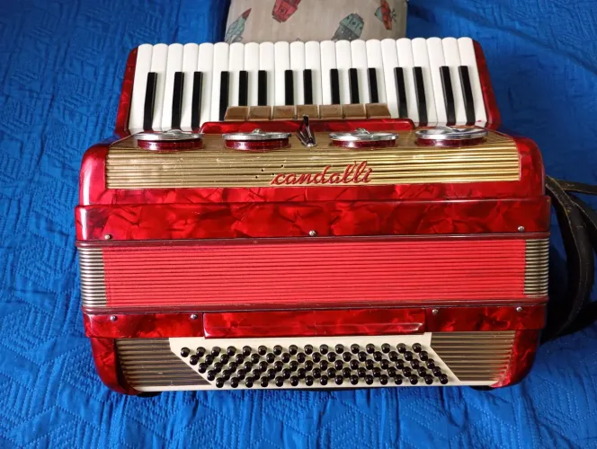Acordeon scandalli 80 baixos italiana