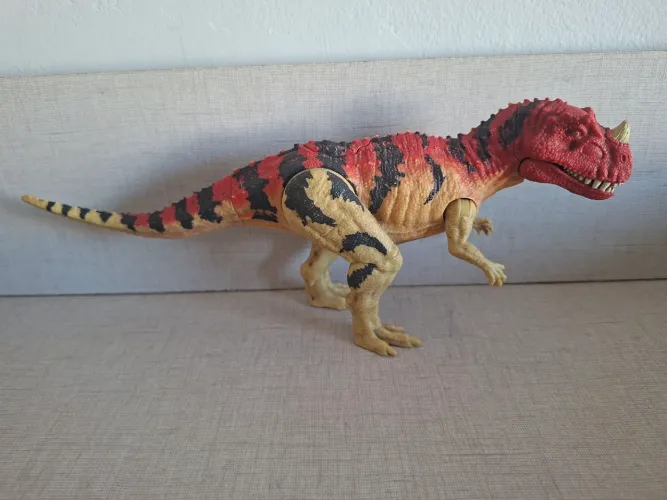 Ceratossauro Mattel Jurassic World Roarivores