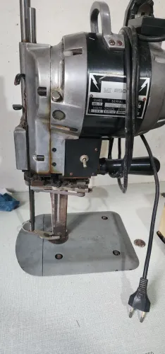 Maquina de cortar tecido