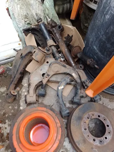 Vendo conjunto de mesa inferior /inferior da Hilux 2012