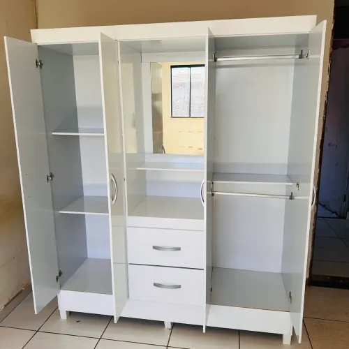 Vendo Guarda Roupa com espelho