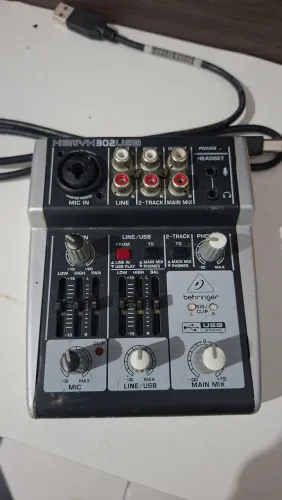 Behringer Xenyx 302USB, uma mini mesa/interface USB