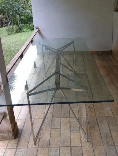 Mesa de vidro com suporte 2.40 m por 1.10 m e 1.80 cm de espessura
