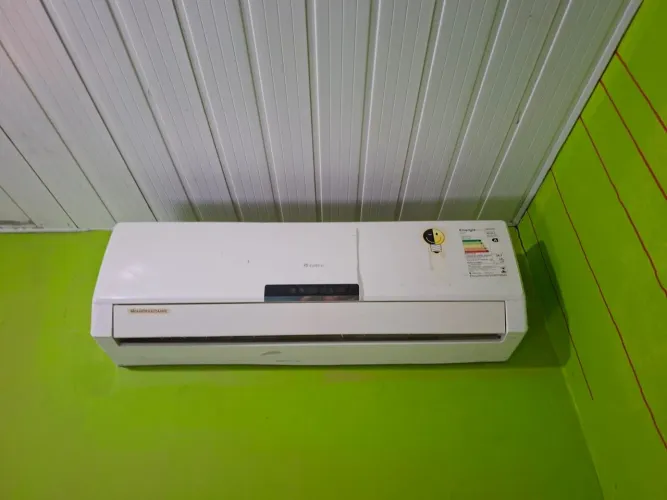 Ar condicionado usado 24.000 BTUs.
