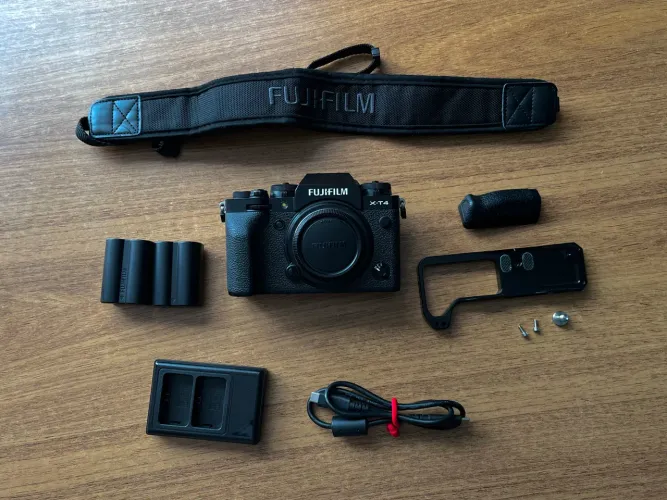 Fujifilm X-T4 com grip SmallRig + 2 baterias
