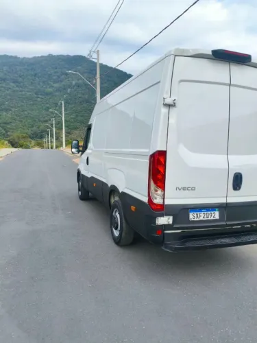 Iveco Daily Furgão 30-160 3.0 12m³ (die.)(e6) 2025