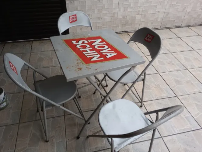 Mesa de bar com 4 cadeiras