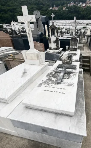 Raro | Jazigo Perpétuo no Cemitério São João Batista | Área Nobre