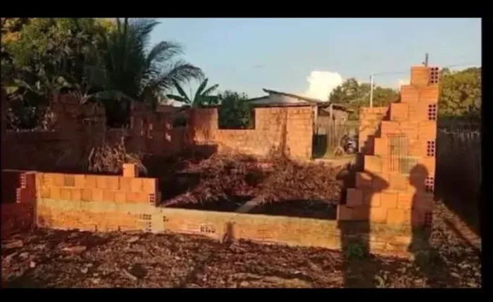 Vendo terreno , com a casa já estruturada