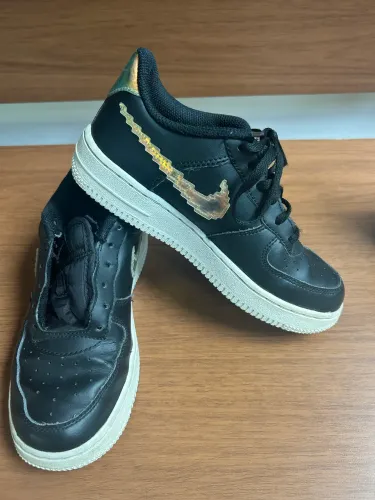 Tênis NIKE preto e dourado , n 33, 21 cm