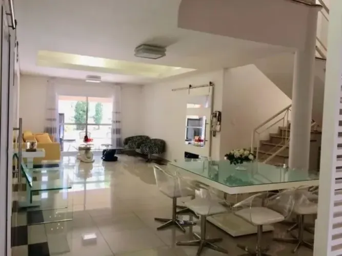 Sobrado à venda no Condomínio Granja Olga I, em Sorocaba-SP.