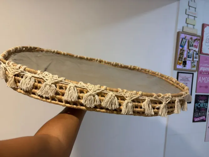 Trocador vintage em palha natural com bordado