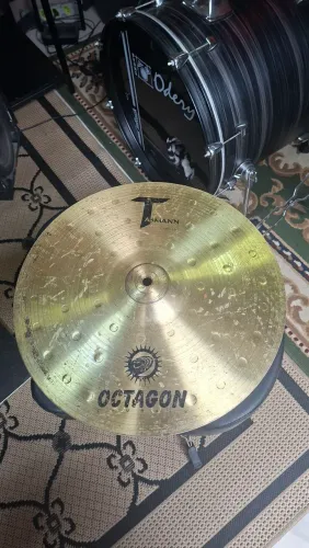 Prato octagon Tasman Crash 16