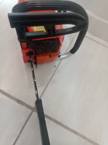 Motosserra fulcan 2T 55cc garantia até outubro usado apenas duas vezes.