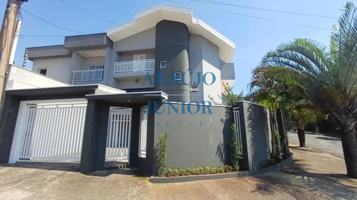 LINDA CASA COM PISCINA PARA LOCAÇÃO EM EXCELENTE LOCALIZAÇÃO