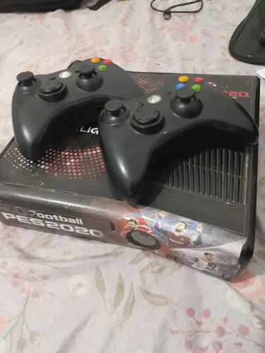 Xbox 360 semi novo!