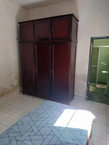 Vendo guarda roupas casal, usado mas em bom estado, tem que trocar apenas as fechaduras,