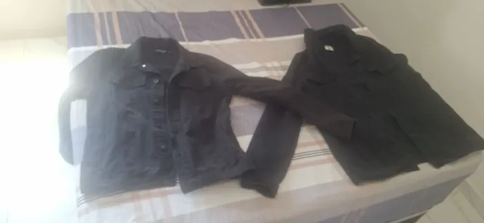 Vende-se 2 Jaquetas Jeans Preta Clássica