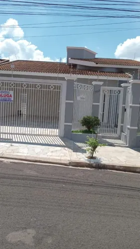Casa para Venda em Ourinhos, Jardim América, 3 dormitórios, 1 suíte, 4 banheiros, 3 vagas