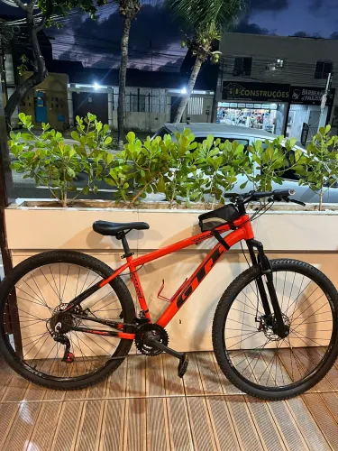Bicicleta GTS Aro 29 MTB - Freio a Disco - Suspensão - Muito Conservada