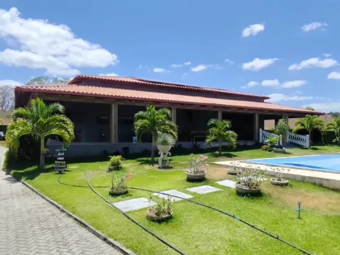 VENDO FAZENDA ESTRUTURADA, TERRA MECANIZADA, CASA SEDE E ESTRUTURA, APENAS 1.5 KM DA 232