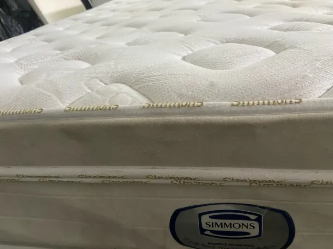 Vendo Cama Box Queen Size + Colchão da Simmons Padrão Americano