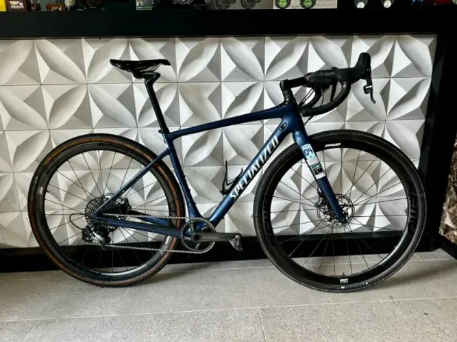 Specialized Diverge expert. Tam 54.