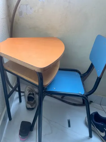 Cadeira e mesa escolar 