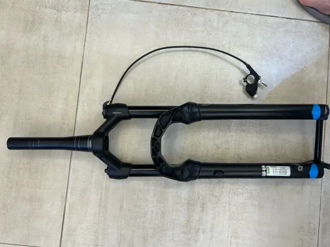 Manitou Markhor Boost 29 com trava no guidão Espiga com 19cm