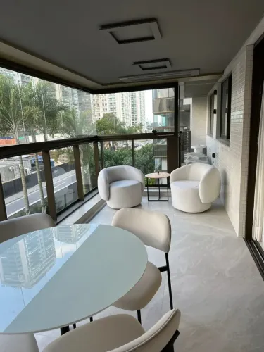 Belíssimo apartamento mobiliado no condomínio Wave by Yoo na praia.