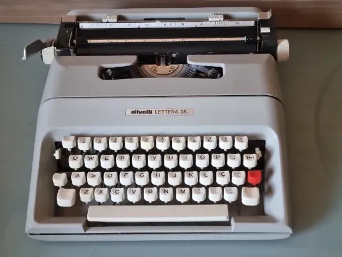 maquina de escrever antiga olivetti lettera 35